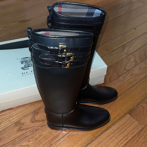 Burberry rain boots with 3 leather strap gold buckle size eur 37 - Picture 1 of 2